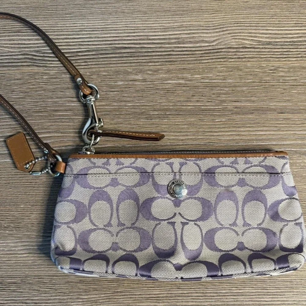 Coach‎ Purple Signature Jacquard Wristlet Tan Leather Trim Silver Hardware